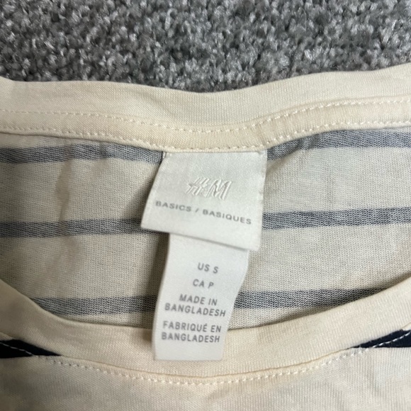 H&M Basic Top - Picture 2 of 2